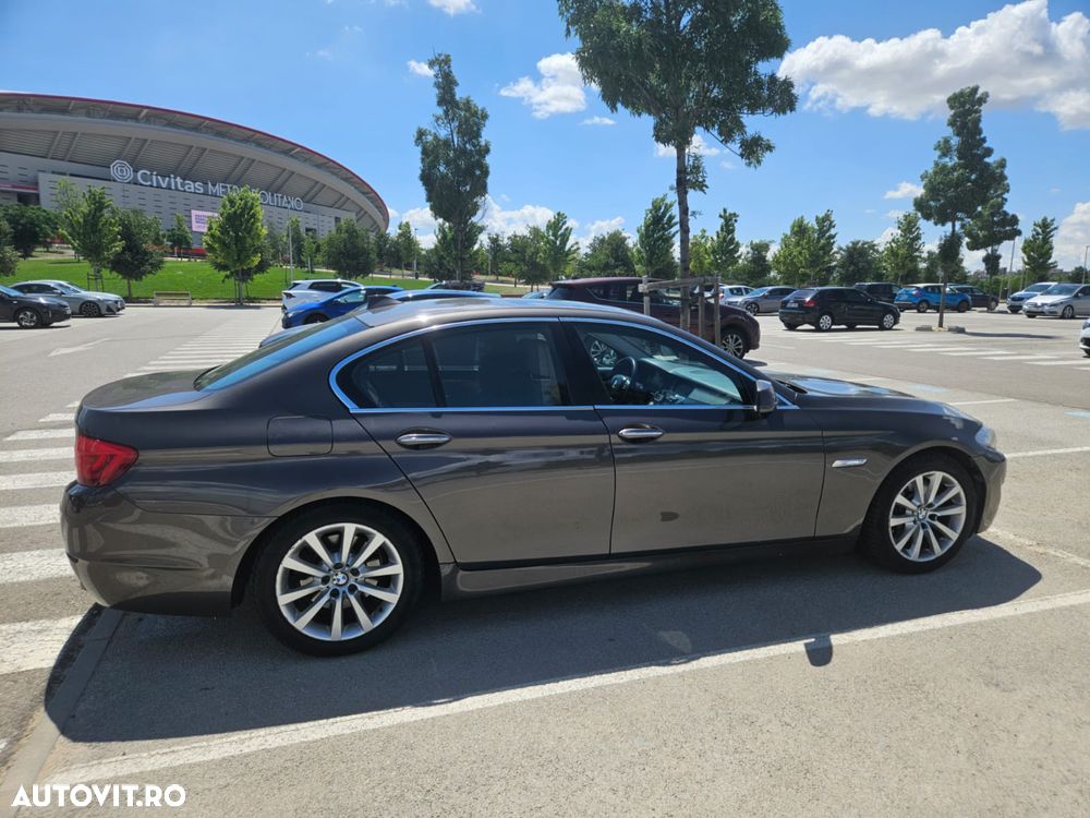 BMW Seria 5 525d xDrive - 11