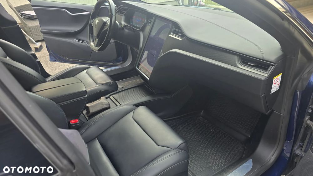 Tesla Model S - 15
