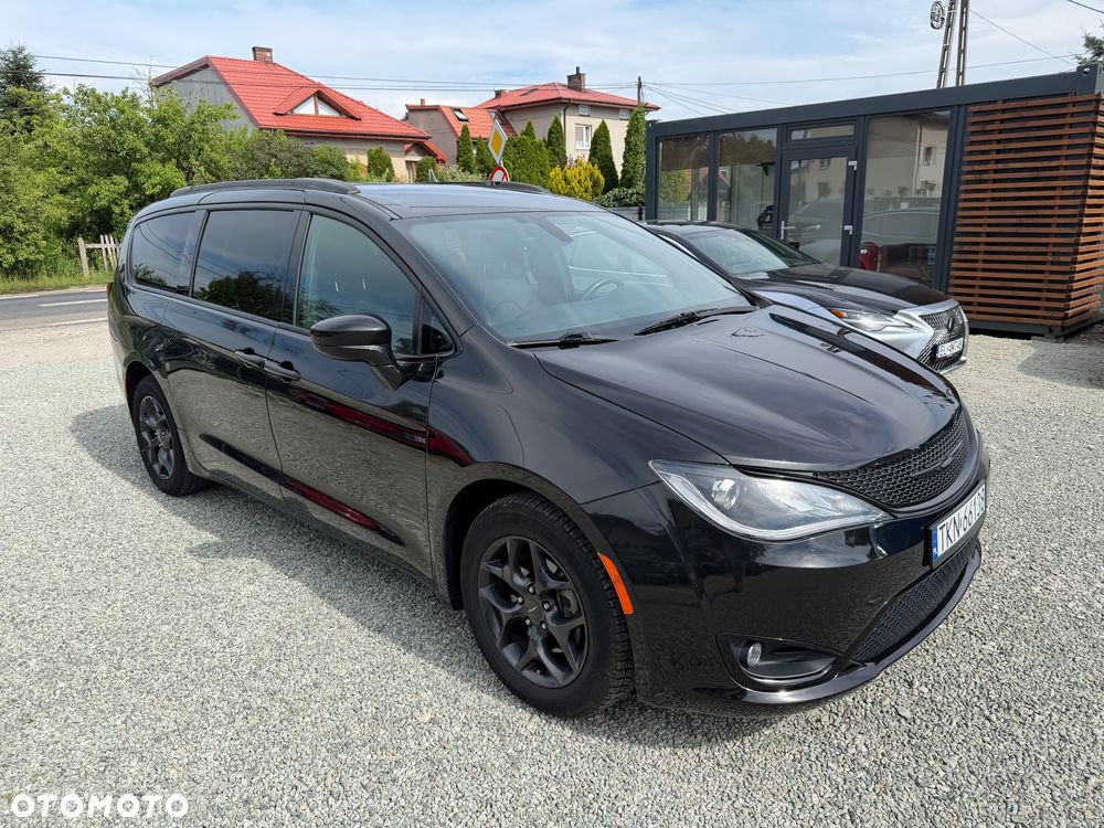 Chrysler Pacifica - 17
