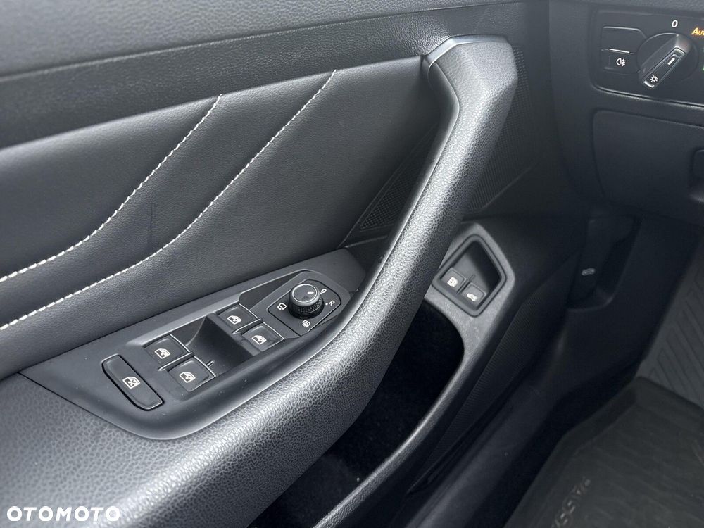 Volkswagen Passat - 19