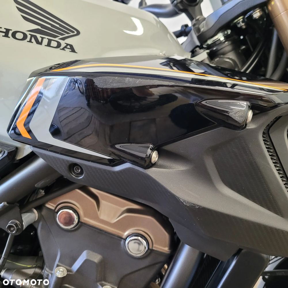 Honda CB - 12