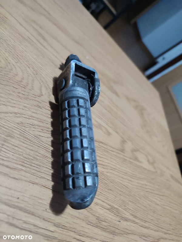 Podnóżek przedni kierowcy Kawasaki ZZR 600