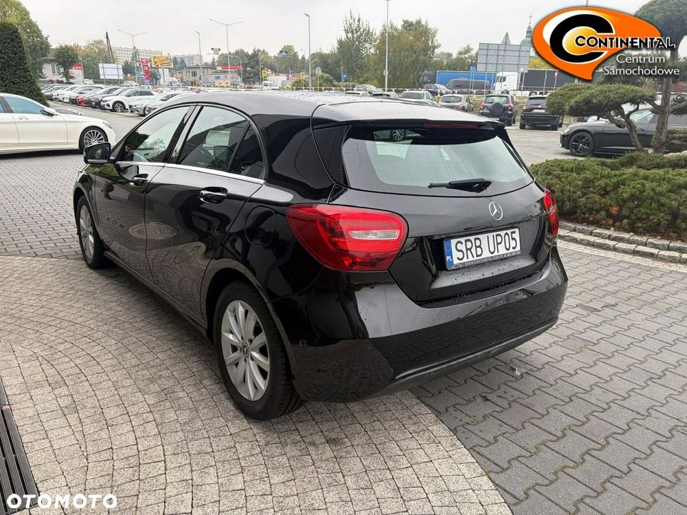 Mercedes-Benz A 180 2016 photo 4