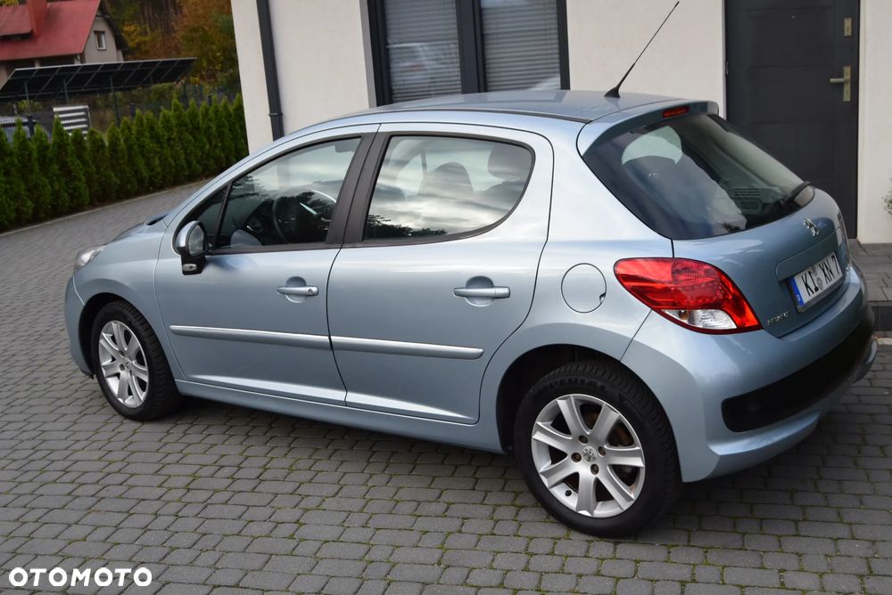 Peugeot 207 2011 photo 4