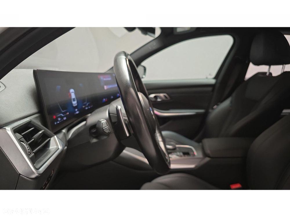 BMW Seria 3 320d xDrive M Sport - 28