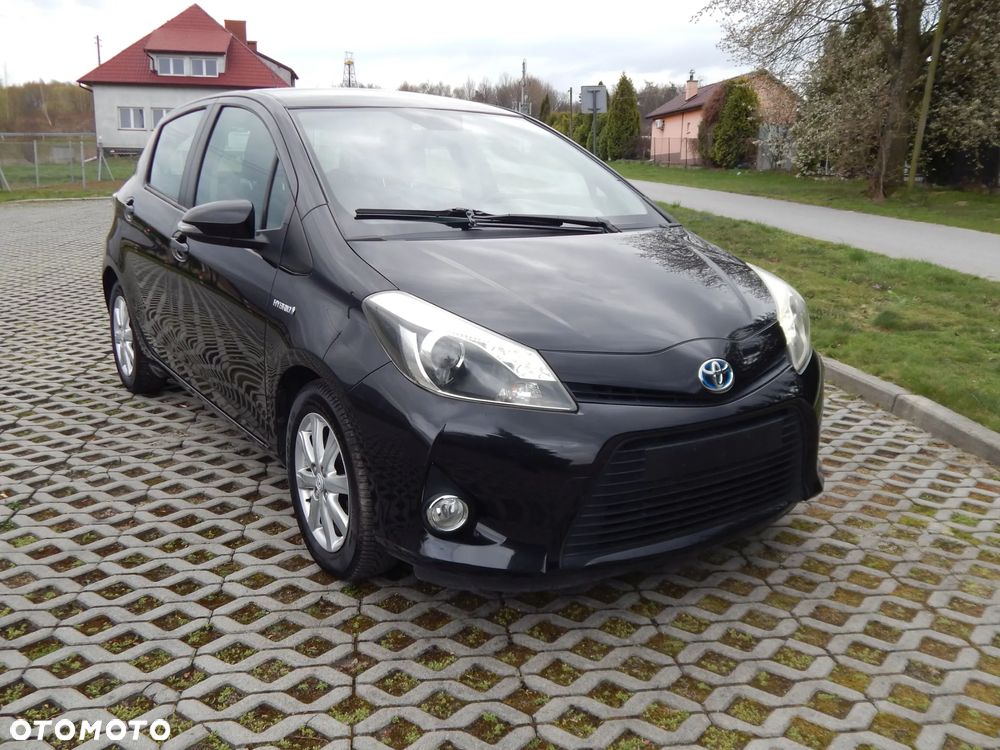 Toyota Yaris Hybrid 100 Dynamic - 4