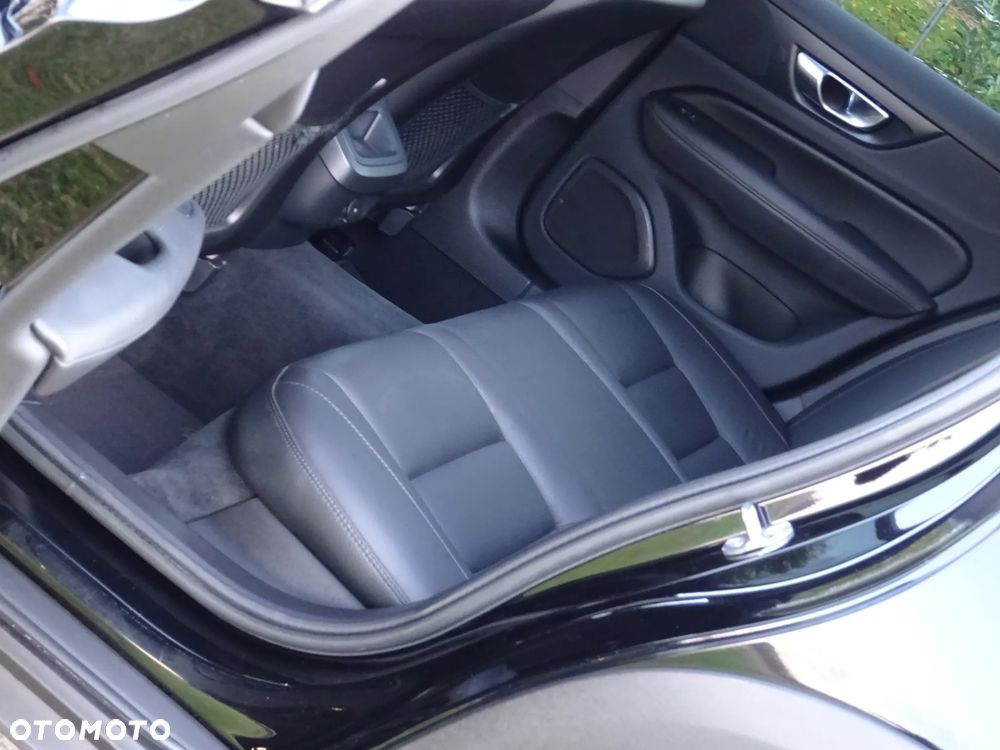 Volvo V60 Cross Country B4 D AWD Plus - 18