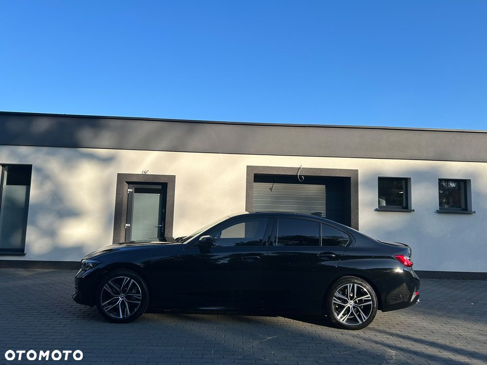BMW Seria 3 330i M Sport - 4