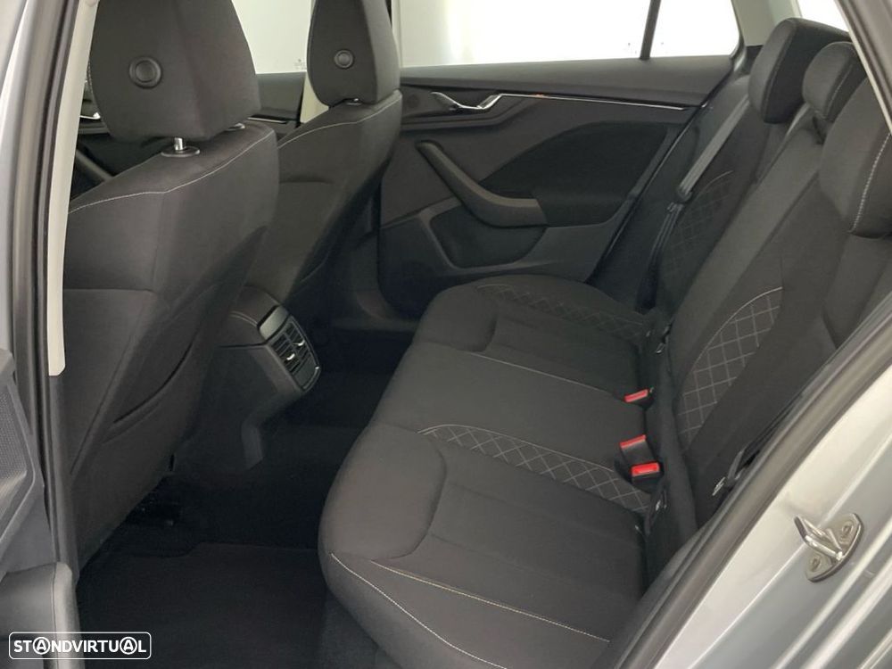 Skoda Scala 1.0 TSI Ambition — fotografia 12