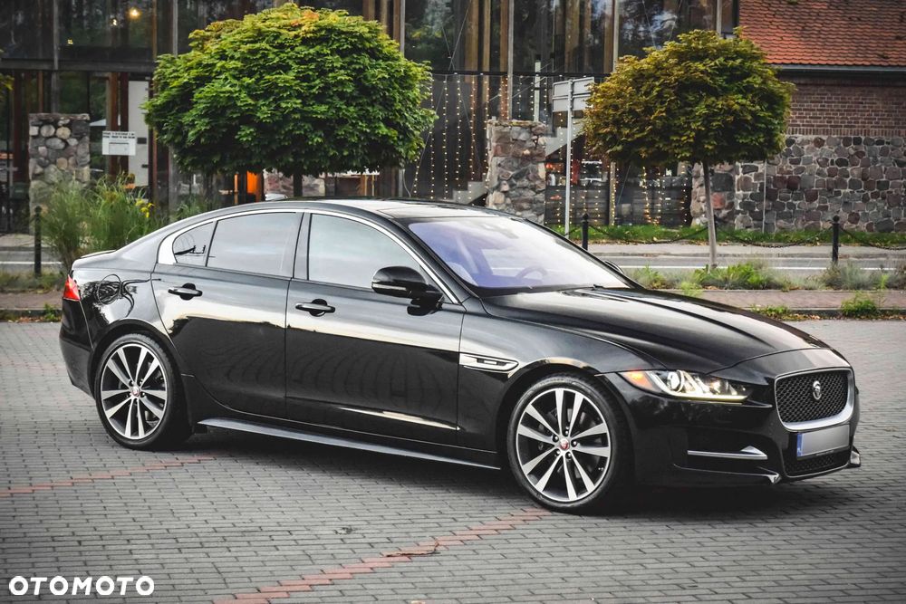 Jaguar XE 2.0 T R-Sport - 19