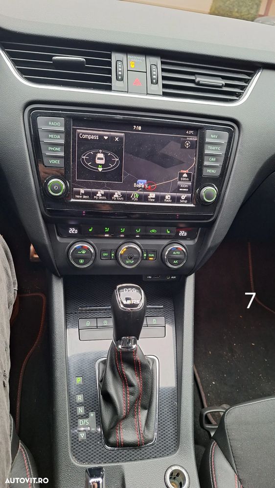 Skoda Octavia Combi 2.0 TDI DSG RS - 8