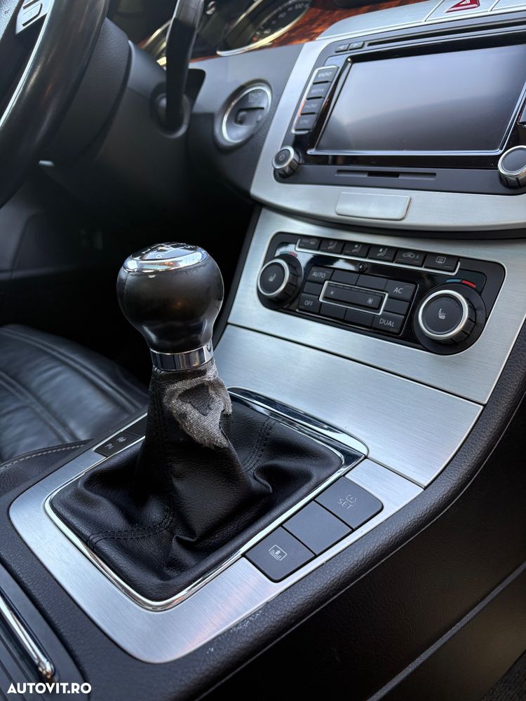 Volkswagen Passat - 16