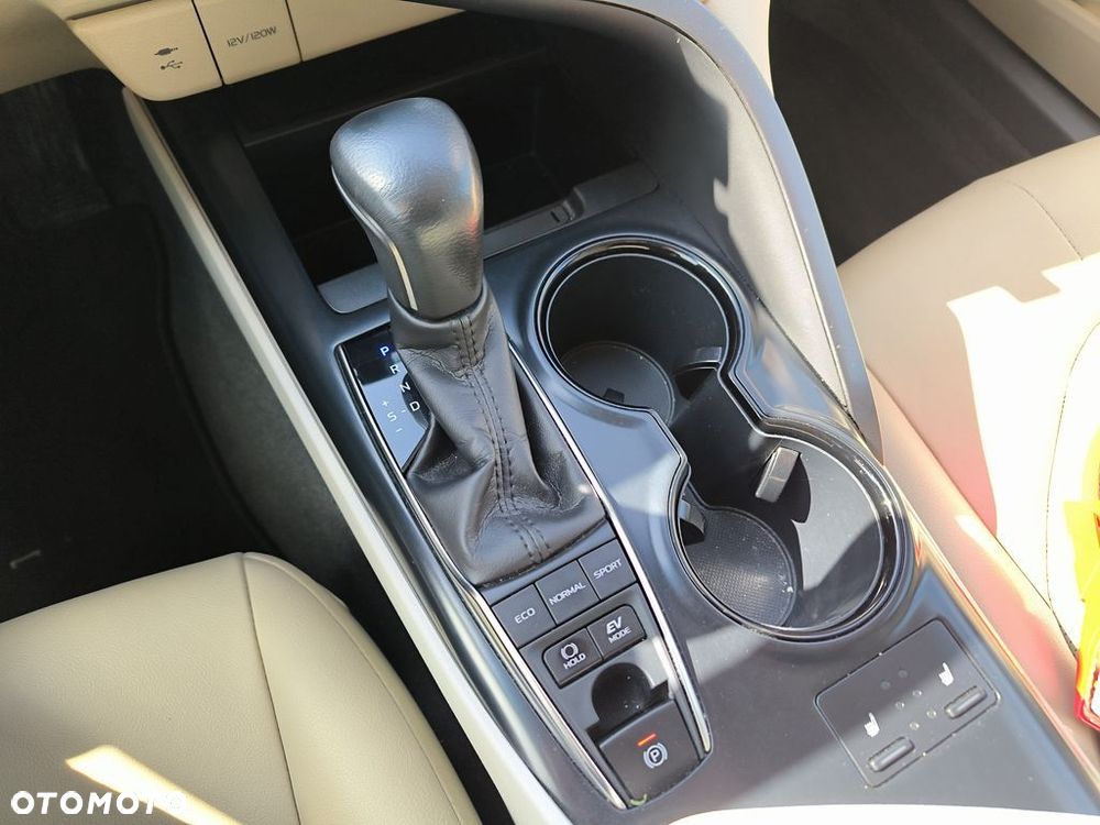 Toyota Camry - 17