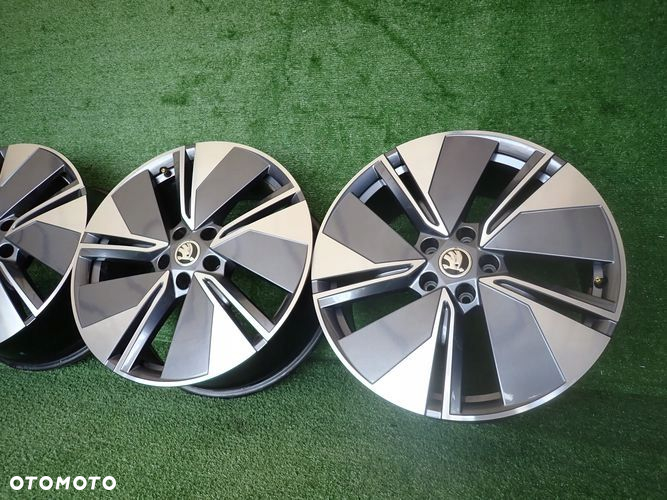 SKODA ENYAQ 8Jx19 ET45 5x112 felgi aluminiowe 5LA601025A - 2