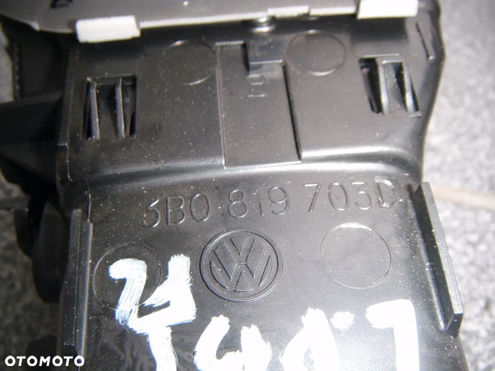 vw passat b5 lift  kratka wlotu powietrza lewa 3b0819703d - 2