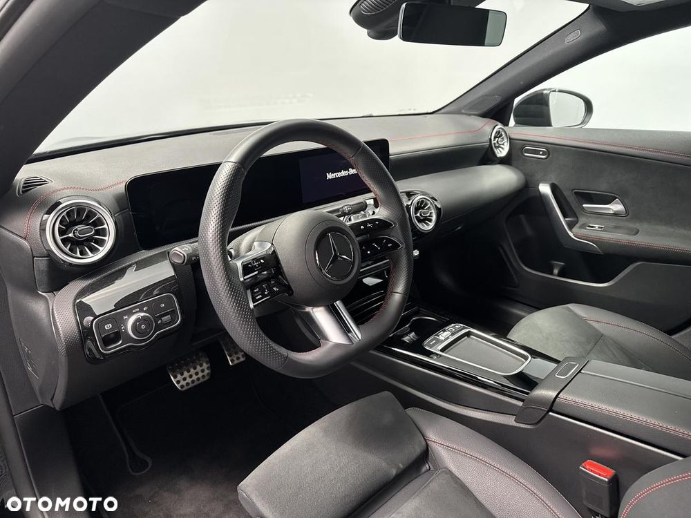 Mercedes-Benz CLA 200 AMG Line 7G-DCT - 14