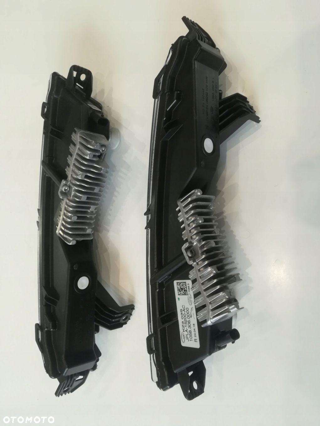 JAGUAR E PACE X540 HALOGEN LED DZIENNY NOWY ORG - 9