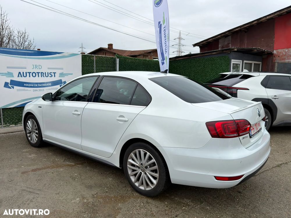 Volkswagen Jetta 1.4 DSG Highline - 3