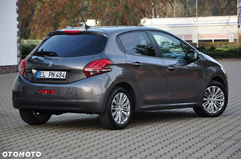 Peugeot 208 PureTech 82 Stop & Start Signature - 11