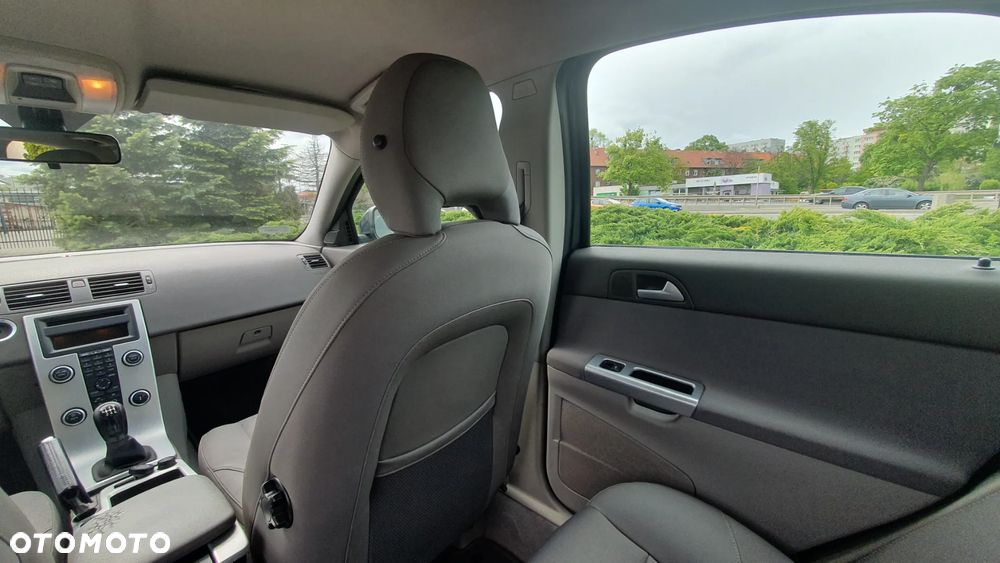 Volvo S40 2.0D Momentum - 8