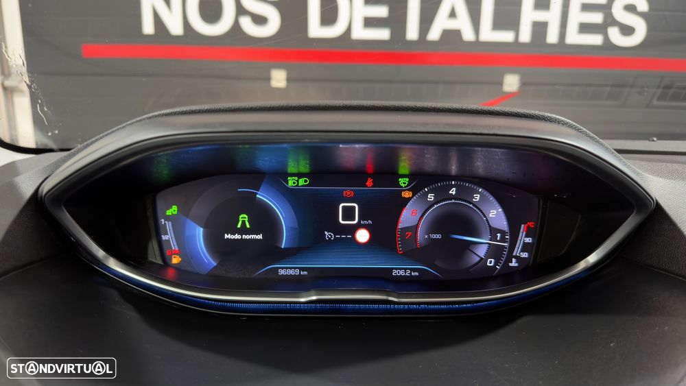 Peugeot 3008 PureTech 130 Stop & Start GPF Crossway - 32