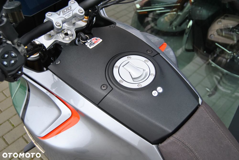 Moto Guzzi V100 Mandello - 14