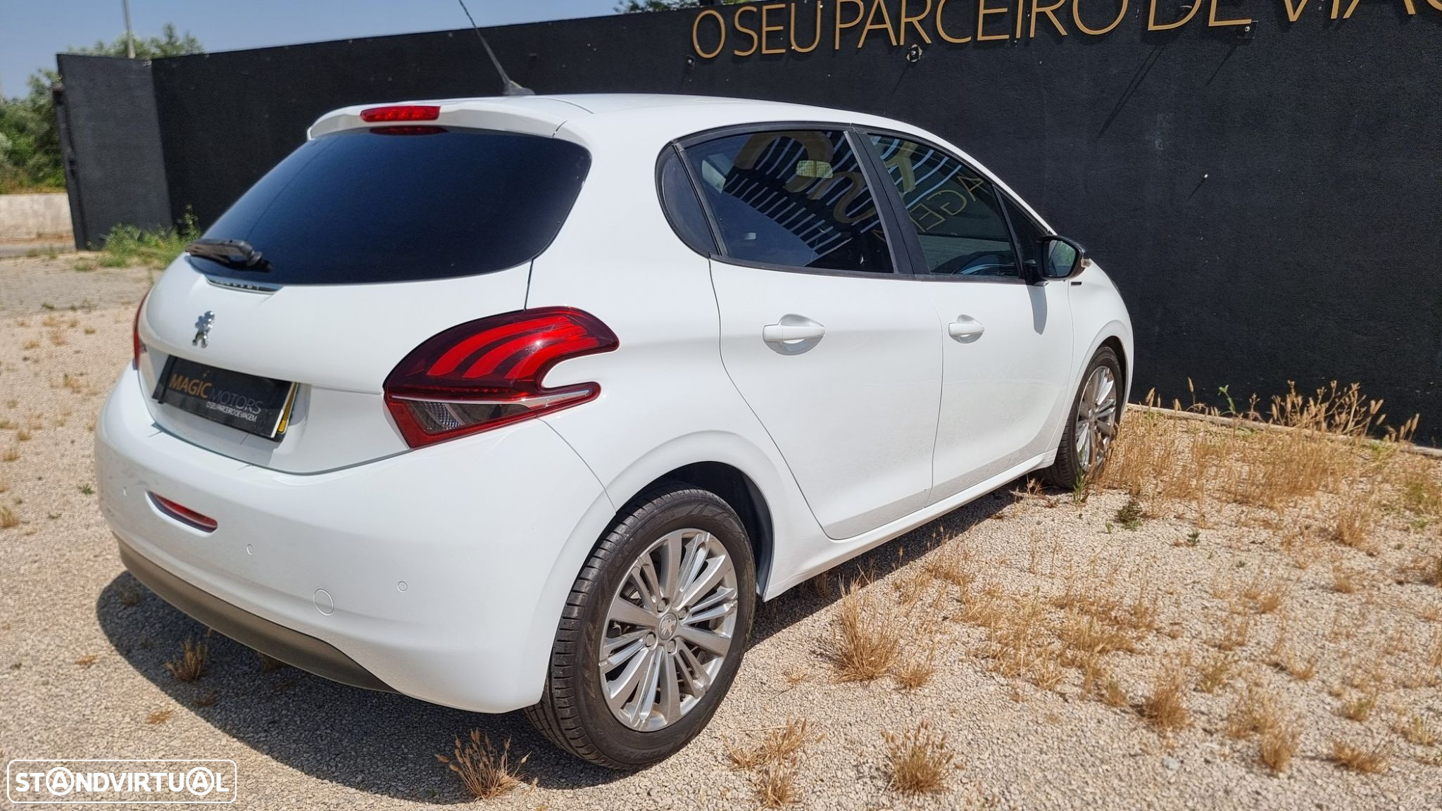 Peugeot 208 1.5 BlueHDi Signature - 10