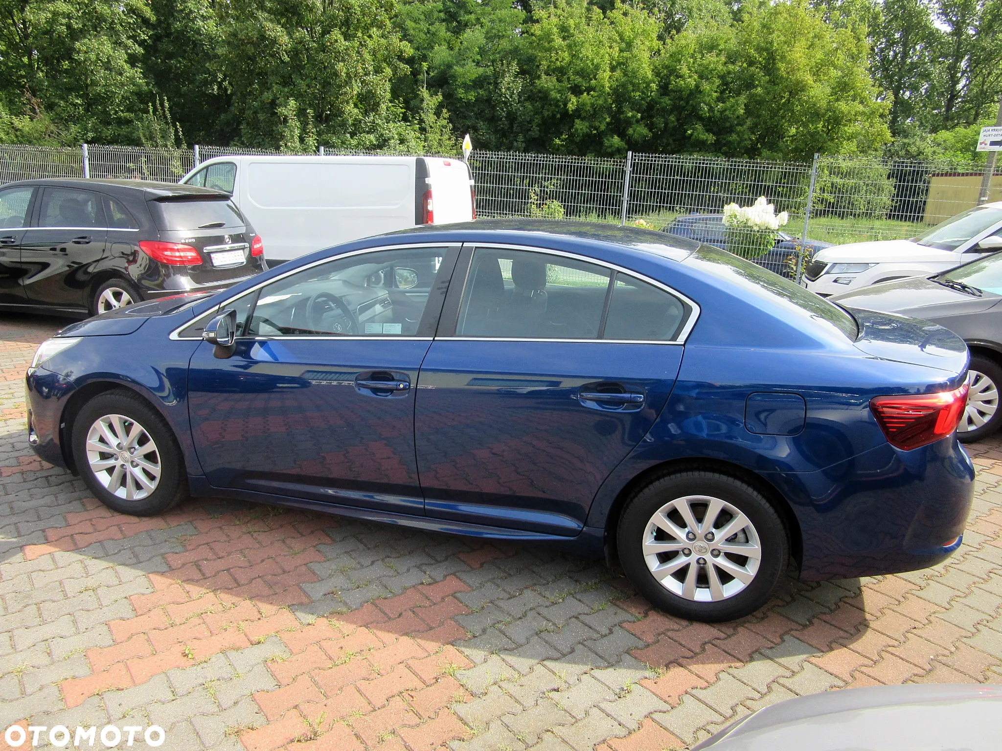 Toyota Avensis 1.6 Premium - 15