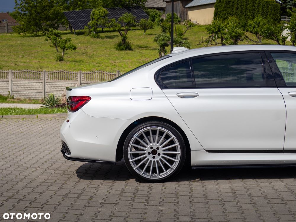 BMW Seria 7 730Ld xDrive - 28