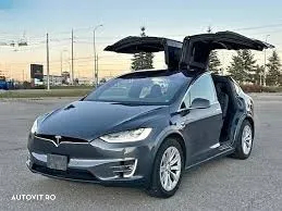 Tesla Model X - 17