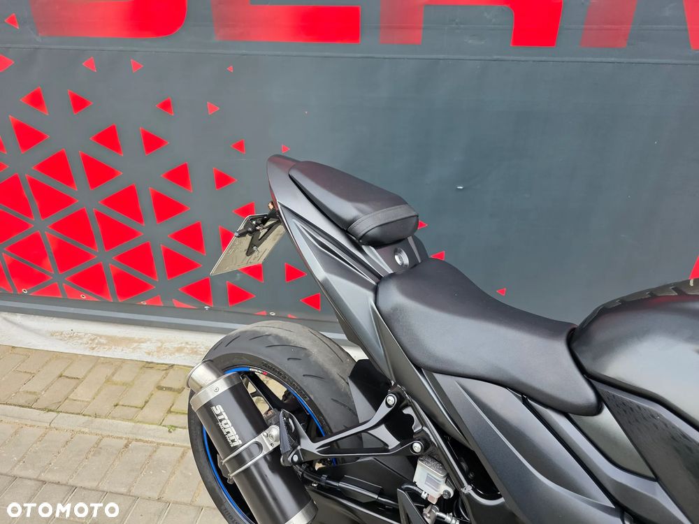 Suzuki GSX - 27