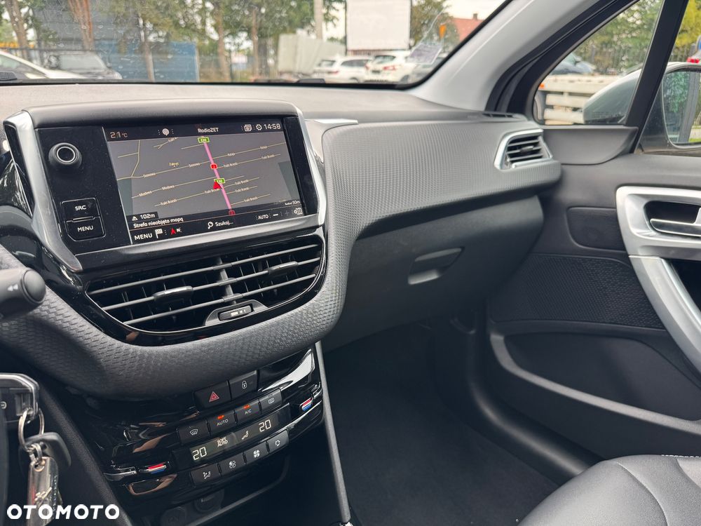 Peugeot 2008 PureTech 110 GPF Stop&Start EAT6 Allure - 22
