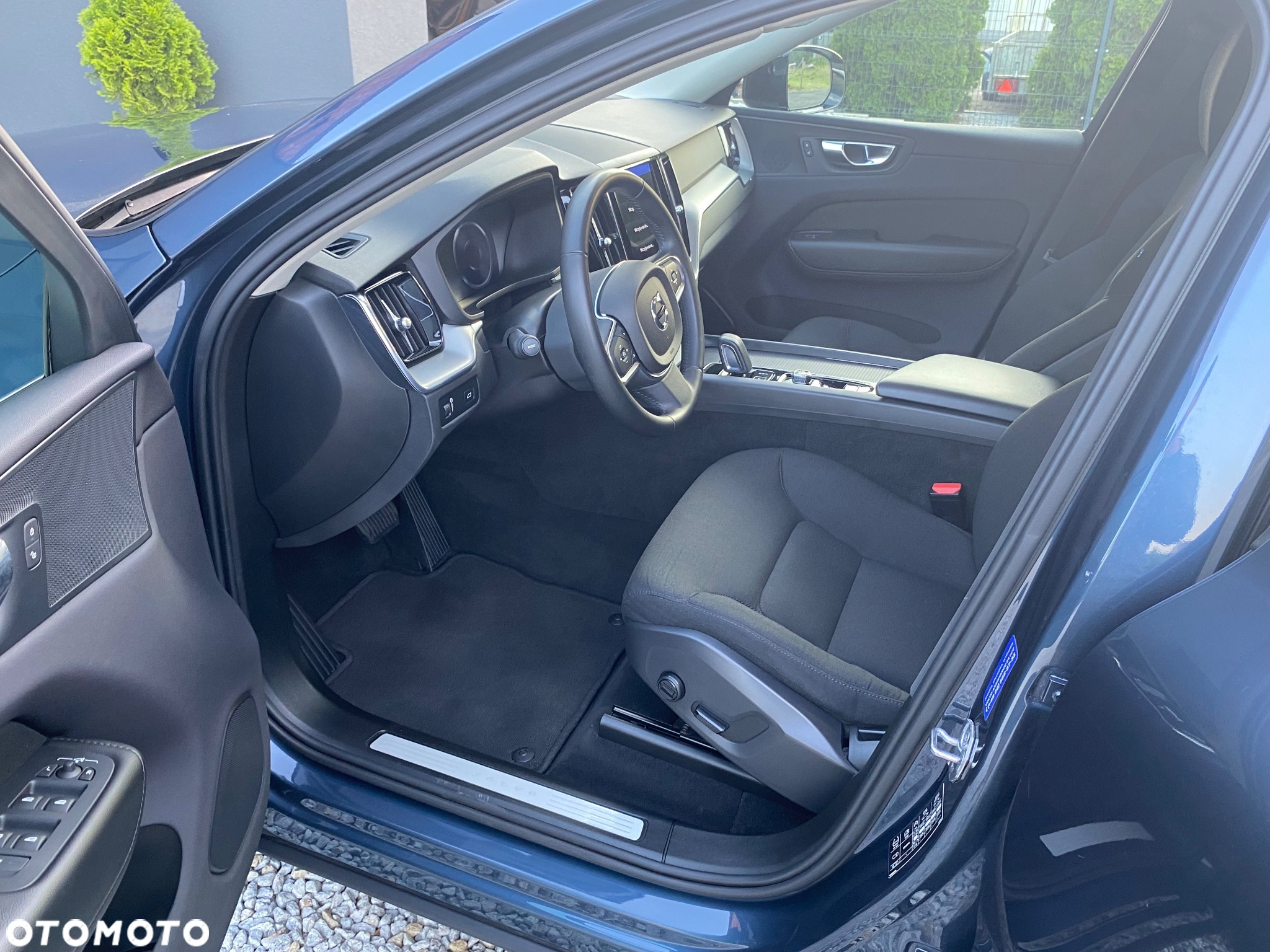 Volvo XC 60 B4 B Momentum - 12