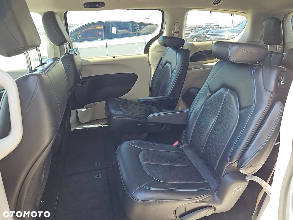 Chrysler Pacifica - 13