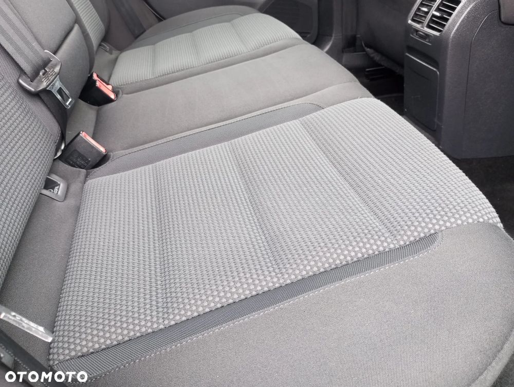 Volkswagen Golf - 10