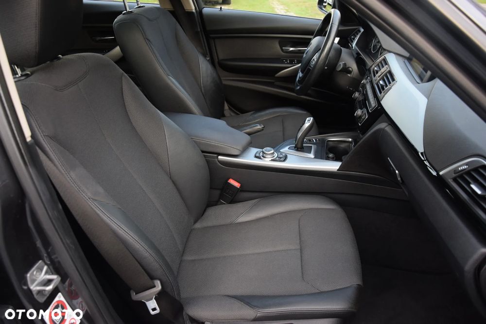 BMW Seria 3 320i Advantage - 22