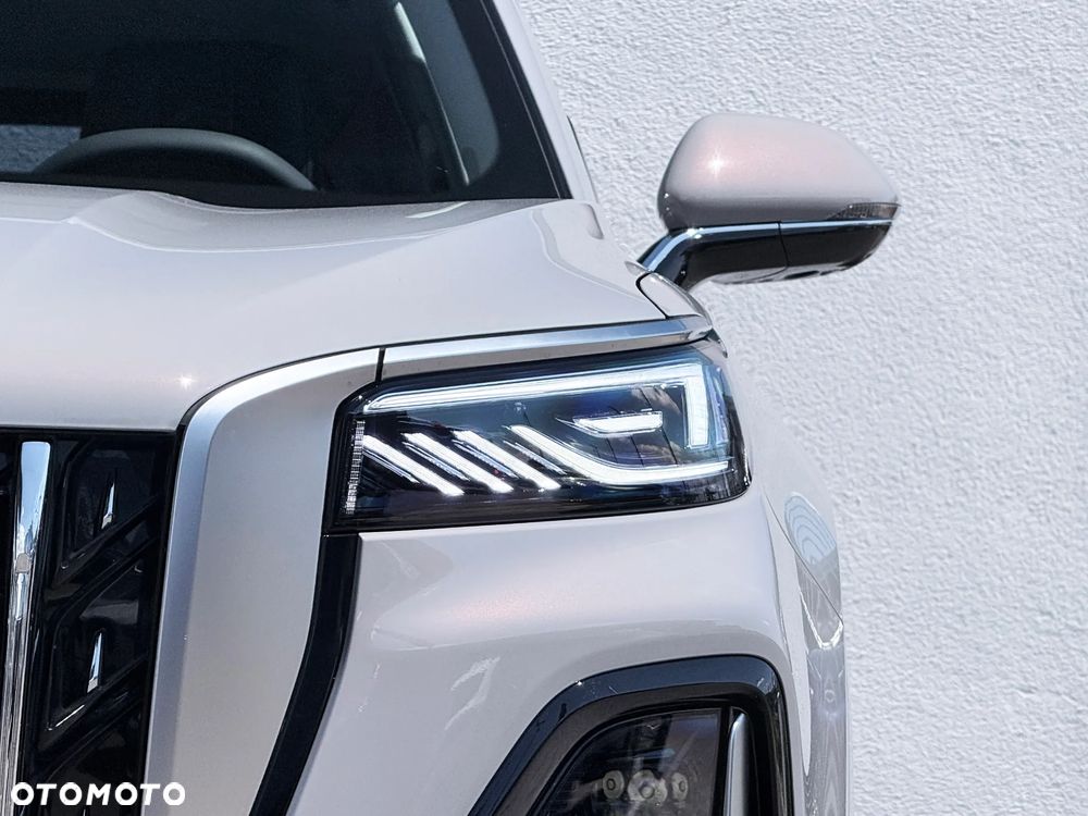 Hongqi HS5 - 12