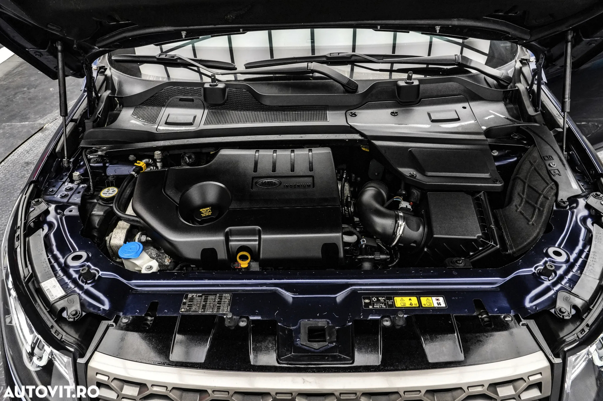 Land Rover Discovery Sport 2.0 l TD4 PURE Aut. - 24