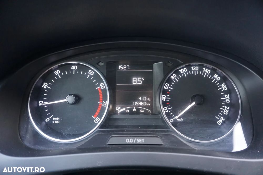 Skoda RAPID 1.2 TSI Drive - 8