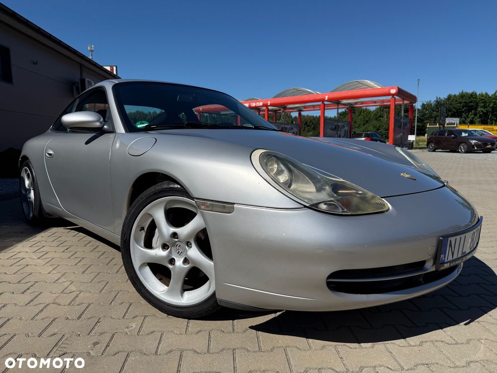 Porsche 911 Carrera 4 - 4
