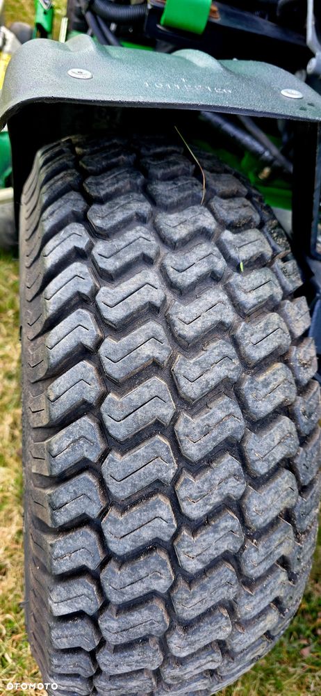 John Deere 2320 HST - 19