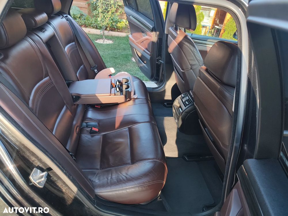 BMW Seria 5 525d xDrive AT - 15