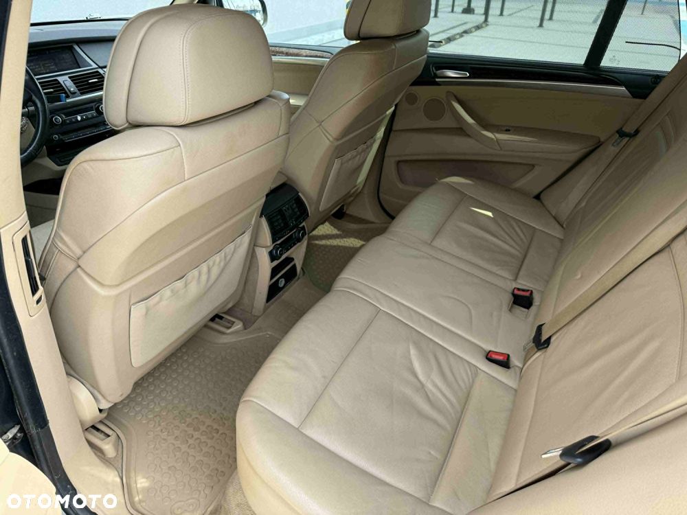 BMW X5 xDrive30i - 16