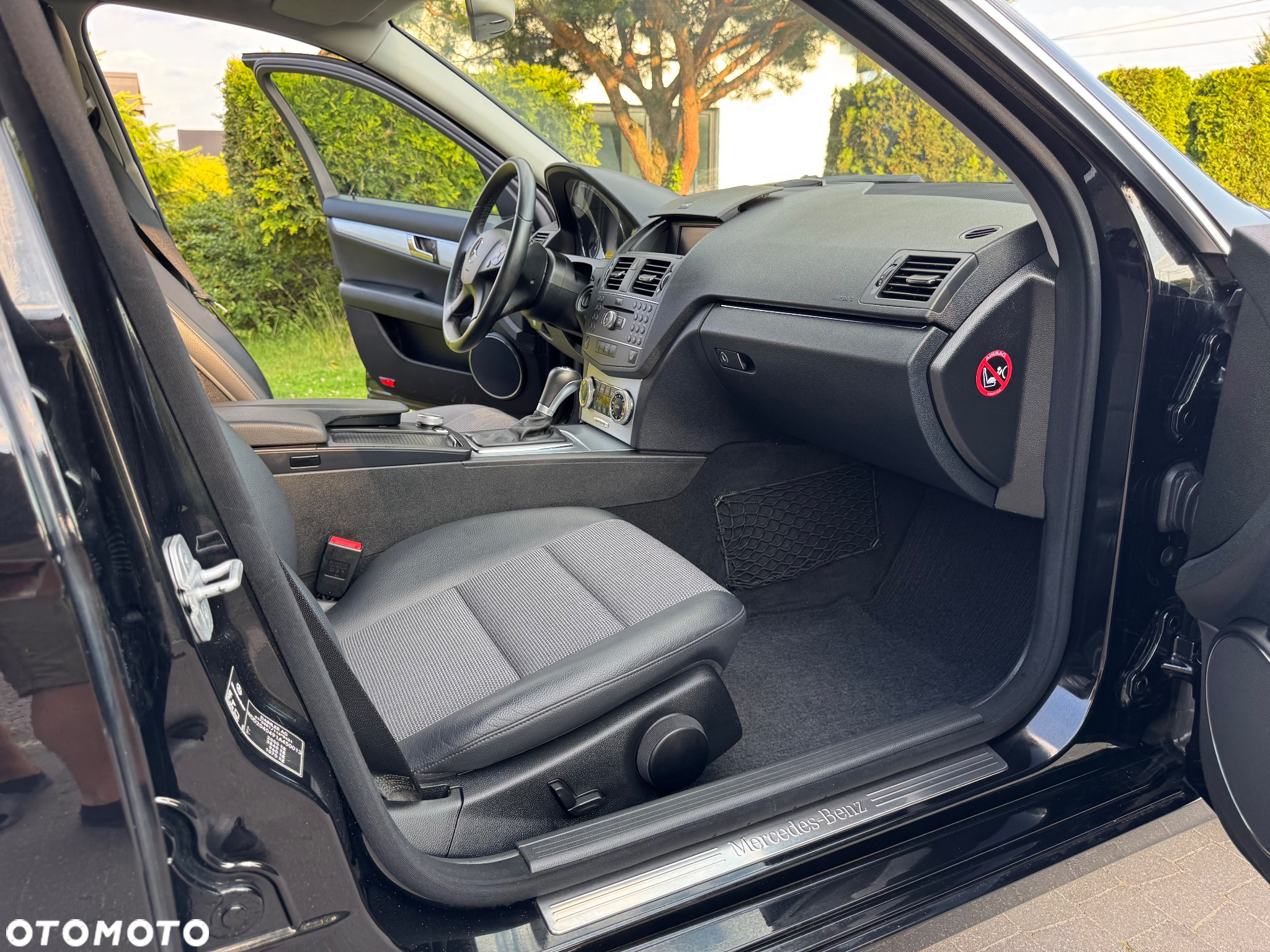 Mercedes-Benz Klasa C 180 T CGI Automatik BlueEFFICIENCY - 29
