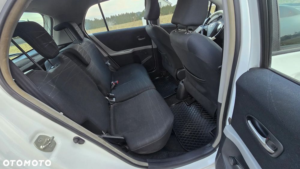 Toyota Yaris 1.4 D-4D Prestige - 14