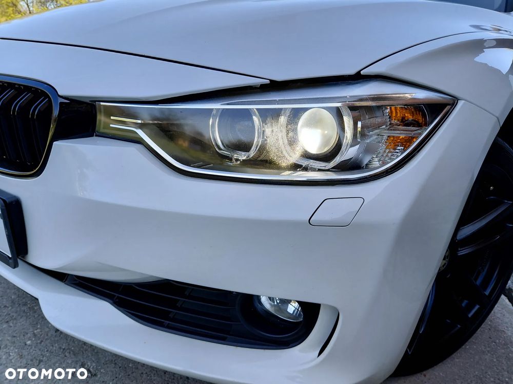 BMW Seria 3 320i Sport Line - 24