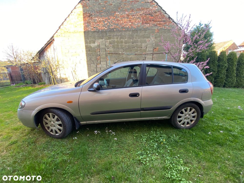 Nissan Almera 1.5 Base - 11