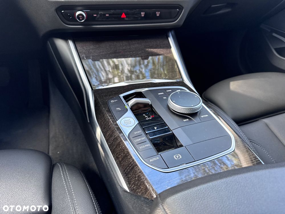 BMW Seria 3 320d xDrive Luxury Line sport - 30