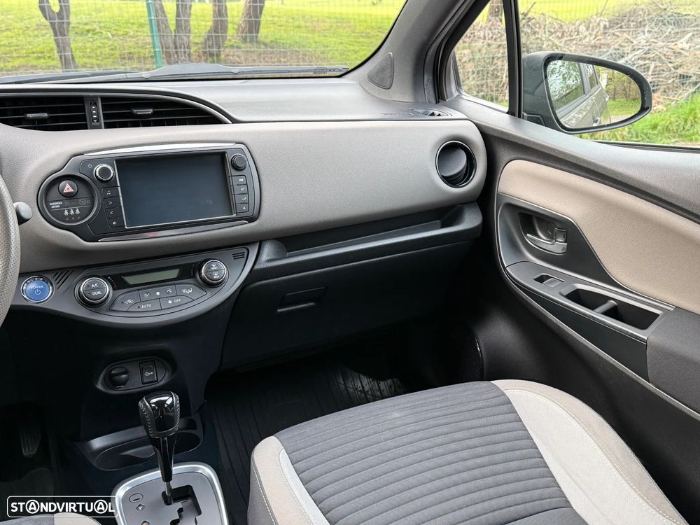 Toyota Yaris 1.5 HSD Square Collec.Bronze - 28