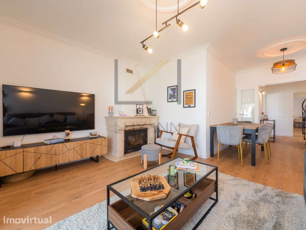 Andar de Moradia T2 + 2 Duplex Remodelado com Cave, Garagem Box e L... - Grande imagem: 2/38